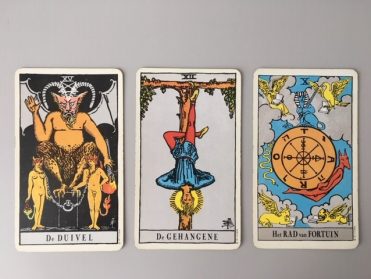 De Duivel, De Gehangene en het Rad van Fortuin uit het Waite Tarot Deck