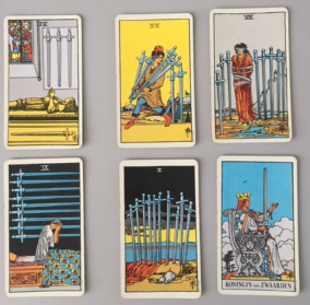 Zwaarden 4,7,8,9,10 en de koningin van zwaarden uit het Waite tarot deck